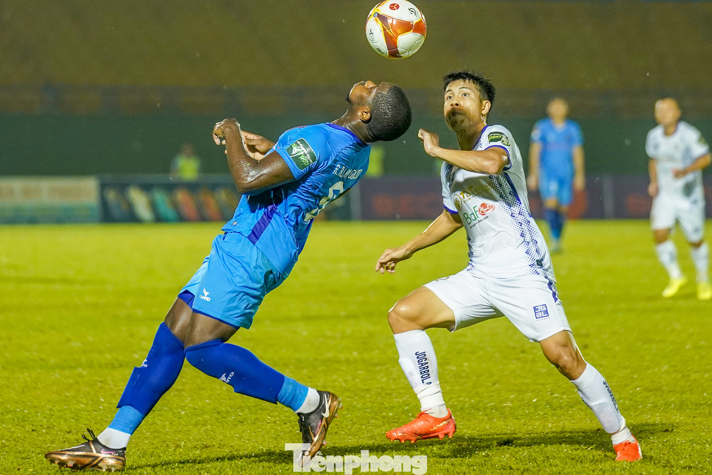 Rimario chơi khá đơn độc trên hàng công. Tiến Linh vào sân nửa đầu hiệp hai đã "chia việc" công phá hàng thủ CLB Hà Nội nên Rimario dần lấy lại cảm giác của một "sát thủ" với nhiều pha biểu diễn như một nghệ sĩ sân cỏ. Rimario chơi khá đơn độc trên hàng công. Tiến Linh vào sân nửa đầu hiệp hai đã "chia việc" công phá hàng thủ CLB Hà Nội nên Rimario dần lấy lại cảm giác của một "sát thủ" với nhiều pha biểu diễn như một nghệ sĩ sân cỏ.