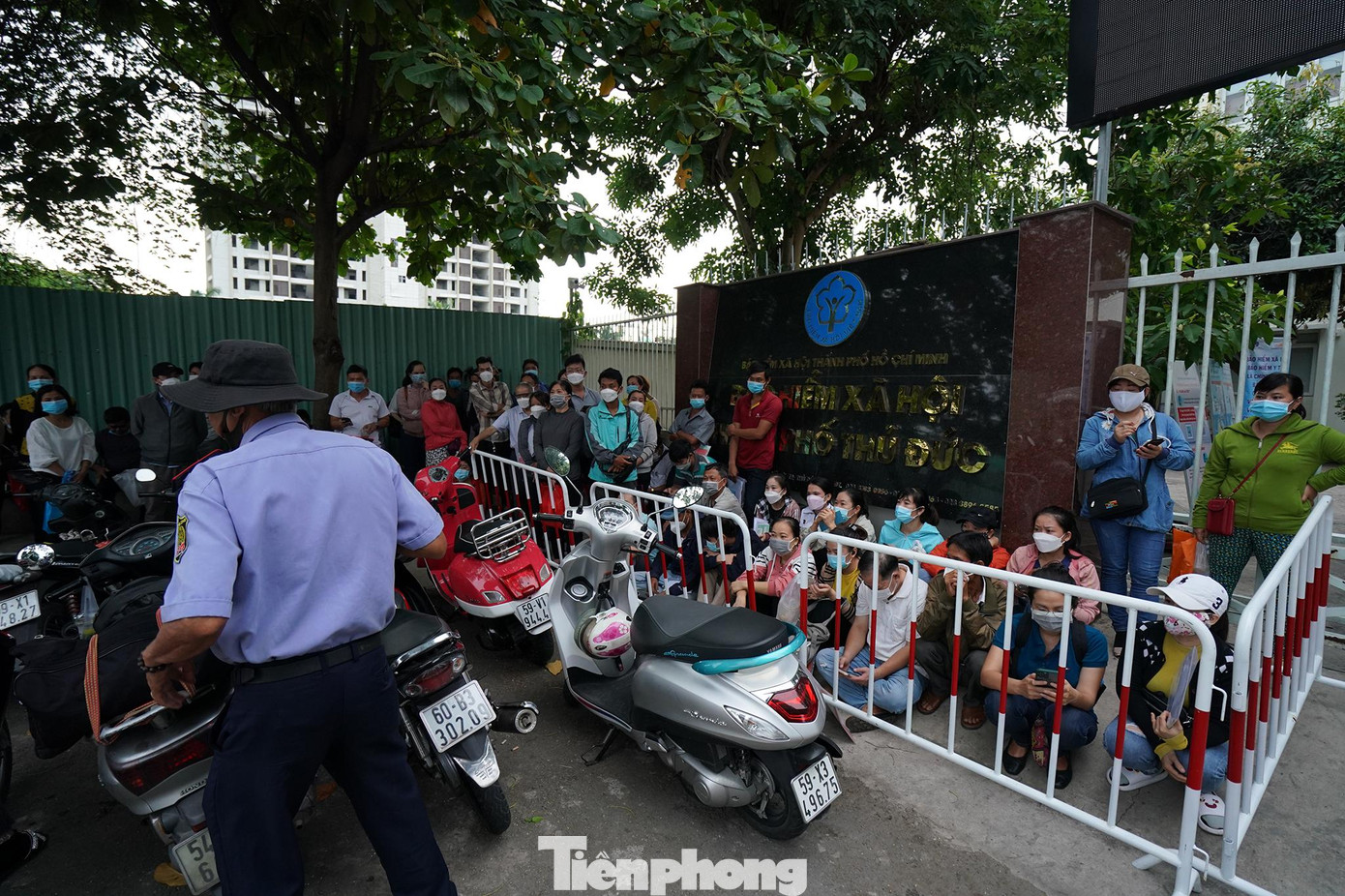 Chuyên gia lao động - ông Phạm Minh Huân (nguyên Thứ trưởng LĐ-TB&XH) cho biết, NLĐ rút BHXH 1 lần chủ yếu ở phía Nam, một phần do tính cách người dân, một phần do nhiều khu công nghiệp, nhà máy nên NLĐ có tâm lý thích “nhảy việc”. Chuyên gia lao động - ông Phạm Minh Huân (nguyên Thứ trưởng LĐ-TB&XH) cho biết, NLĐ rút BHXH 1 lần chủ yếu ở phía Nam, một phần do tính cách người dân, một phần do nhiều khu công nghiệp, nhà máy nên NLĐ có tâm lý thích “nhảy việc”.