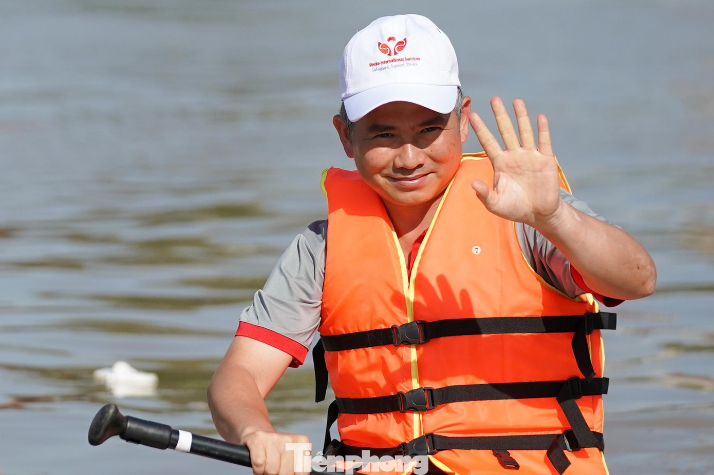 TS.BS Trần Chí Cường, Giám đốc Bệnh viện Đa khoa Quốc tế SIS Cần Thơ cho biết: “Uống nhiều rượu bia, hút thuốc lá, ít vận động, thừa cân béo phì, người bị tiểu đường, tăng huyết áp… là những yếu tố nguy cơ hàng đầu dẫn đến đột quỵ và các bệnh không lây. Mỗi năm trên thế giới có khoảng 15 triệu người đột quỵ, mỗi phút có 1 trường hợp mắc mới, mỗi 3 phút có 1 người đột quỵ tử vong. Tại Việt Nam, mỗi năm có hơn 200.000 trường hợp đột quỵ, riêng khu vực Đồng bằng sông Cửu Long có khoảng 20.000 ca mỗi năm&quot;.