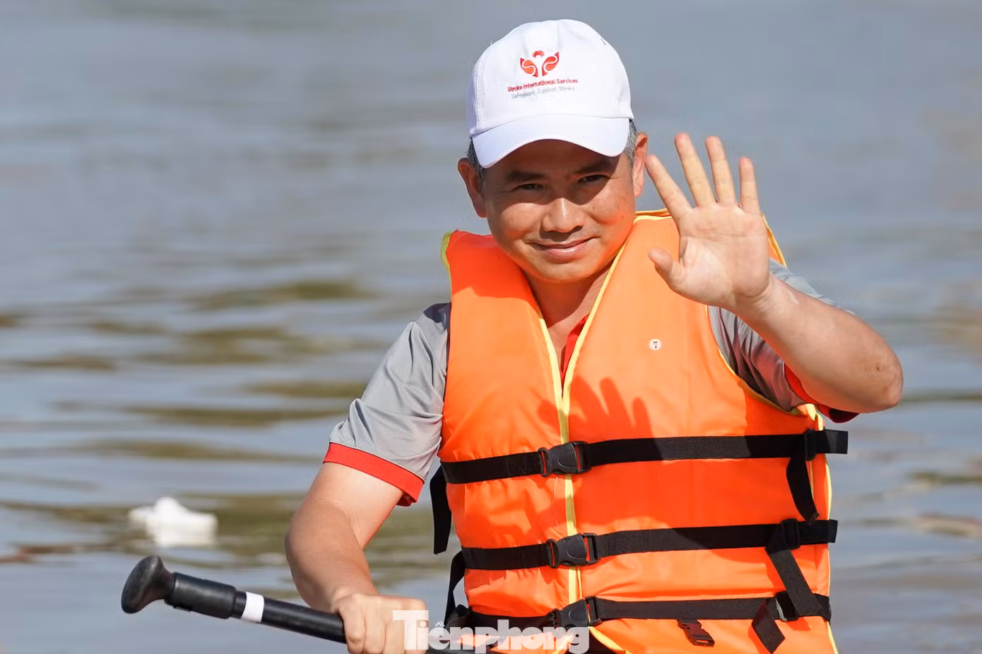 TS.BS Trần Chí Cường, Giám đốc Bệnh viện Đa khoa Quốc tế SIS Cần Thơ cho biết: “Uống nhiều rượu bia, hút thuốc lá, ít vận động, thừa cân béo phì, người bị tiểu đường, tăng huyết áp… là những yếu tố nguy cơ hàng đầu dẫn đến đột quỵ và các bệnh không lây. Mỗi năm trên thế giới có khoảng 15 triệu người đột quỵ, mỗi phút có 1 trường hợp mắc mới, mỗi 3 phút có 1 người đột quỵ tử vong. Tại Việt Nam, mỗi năm có hơn 200.000 trường hợp đột quỵ, riêng khu vực Đồng bằng sông Cửu Long có khoảng 20.000 ca mỗi năm".
