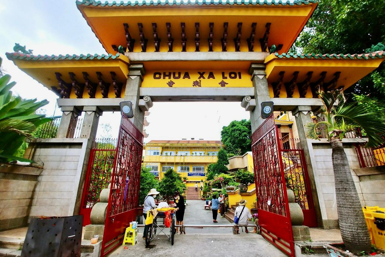 Chùa Xá Lợi (quận 3) sáng Rằm tháng bảy. Chùa Xá Lợi (quận 3) sáng Rằm tháng bảy.