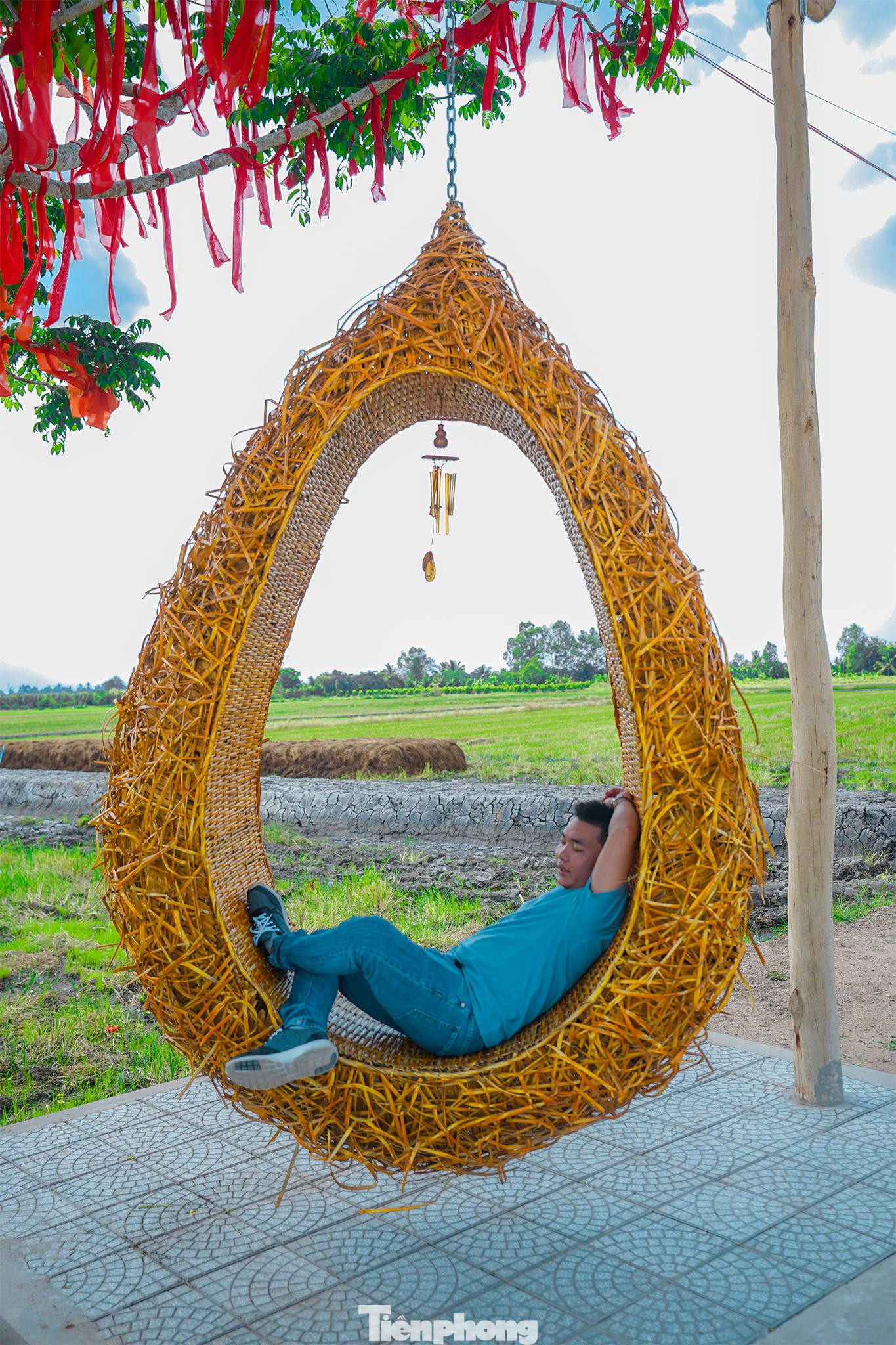 Dạo quanh khuôn viên “Phố ông Lang” mới thấy, mặc dù công trình vẫn đang trong giai đoạn hoàn thiện nhưng đã toát lên ý tưởng mới lạ, mang ý nghĩa xã hội sâu sắc, không những tạo điều kiện đi lại cho người dân xã Giai Xuân, mà còn khắc họa được khung cảnh làng quê xưa, để thế hệ thời nay hiểu thêm về cuộc sống khó khăn, vất vả khi khai hoang lập nghiệp của cha ông ta trước đây. Dạo quanh khuôn viên “Phố ông Lang” mới thấy, mặc dù công trình vẫn đang trong giai đoạn hoàn thiện nhưng đã toát lên ý tưởng mới lạ, mang ý nghĩa xã hội sâu sắc, không những tạo điều kiện đi lại cho người dân xã Giai Xuân, mà còn khắc họa được khung cảnh làng quê xưa, để thế hệ thời nay hiểu thêm về cuộc sống khó khăn, vất vả khi khai hoang lập nghiệp của cha ông ta trước đây.