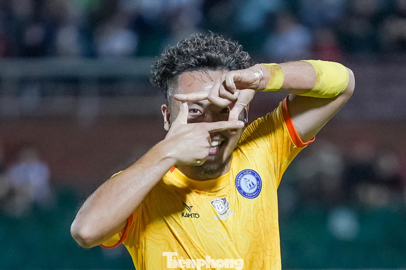 Phút 39, tận dụng sự lóng ngóng của hàng thủ TPHCM, Ryan Ha dứt điểm chính xác mở tỉ số cho đội khách Khánh Hòa. Ryan Ha ăn mừng theo phong cách Son Heung-min của CLB Tottenham. Đây là bàn thắng đầu tiên của anh ở V-League sau ba trận đều được đá chính cho đội bóng phố biển ở mùa giải 2023.