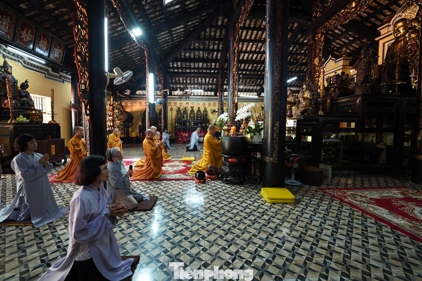 Trong 11 đời trụ trì có nhiều vị như: Tổ sư, Tổ Tông Viên Quang, Tiên Giác, Minh Vi, Minh Khiêm, Như Lợi, Như Phòng, Hồng Hưng, Nhựt Dần, Lệ Sành là Tổ kế thừa phái Lâm Tế, dòng đạo Bổn Ngươn nên chùa còn được gọi là tổ đình.