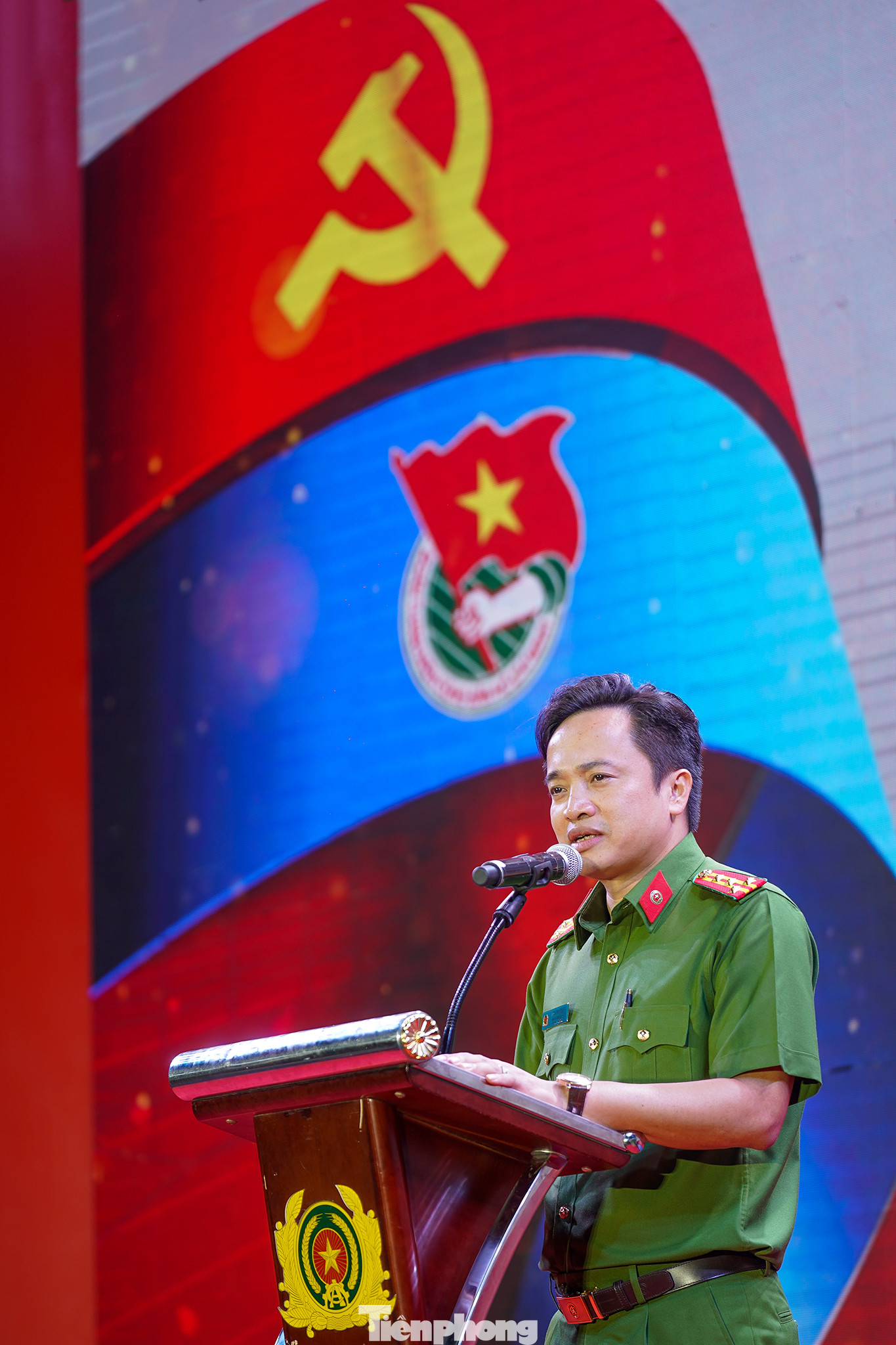 &quot;Đề nghị Đoàn Thanh niên CATP tiếp tục thực hiện công cuộc &quot;Thắp sáng ước mơ Tuổi trẻ CATP&quot;, phát huy thế mạnh, sự sáng tạo và tính xung kích, gương mẫu trong công tác triển khai, cụ thể hóa và sớm hoàn thành những chỉ tiêu quan trọng lãnh đạo các cấp tin tưởng giao phó. Đồng thời, đẩy mạnh sự phối, kết hợp với các Ban Chuyên môn thuộc Thành Đoàn, Hội Sinh viên Việt Nam Thành phố, các tổ chức chính trị xã hội... để triển khai hiệu quả công tác phối hợp với các Quận, Huyện Đoàn và Thành Đoàn TP. Thủ Đức trong công tác giáo dục chính trị, tư tưởng sự nghiệp cho không chỉ đoàn viên trong CATP mà mở rộng hơn là đoàn viên thanh niên trên toàn địa bàn TPHCM&quot;, Đại tá - AHLLVTND Mai Hoàng nhấn mạnh.