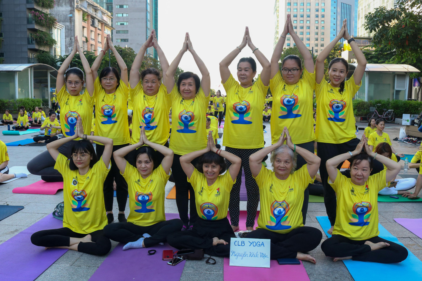 Là nhóm trưởng của CLB yoga Nguyễn Khắc Viện (thành lập đến nay gần 20 năm), bà Đỗ Thị Tuyết (74 tuổi) chia sẻ: “CLB như một gia đình nhỏ, luôn chia sẻ, quan tâm đến nhau”.