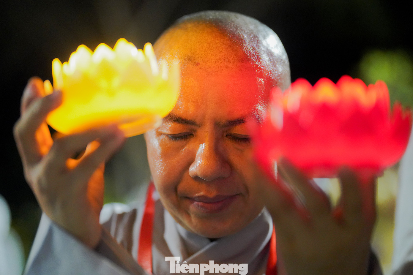 Phật tử quốc tế và Việt Nam cũng nhau thực hành nghi lễ cầu nguyện cho nền hòa bình thế giới bền vững.