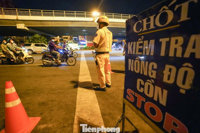 Trong 3 tháng đầu năm 2023, TNGT trên địa bàn tỉnh giảm cả 3 tiêu chí, số vụ, số người chết, bị thương, cụ thể là xảy ra 20 vụ (giảm trên 54%), số người chết 10 người (giảm 68%), bị thương 8 người (giảm 61%). Trong 3 tháng đầu năm 2023, TNGT trên địa bàn tỉnh giảm cả 3 tiêu chí, số vụ, số người chết, bị thương, cụ thể là xảy ra 20 vụ (giảm trên 54%), số người chết 10 người (giảm 68%), bị thương 8 người (giảm 61%).