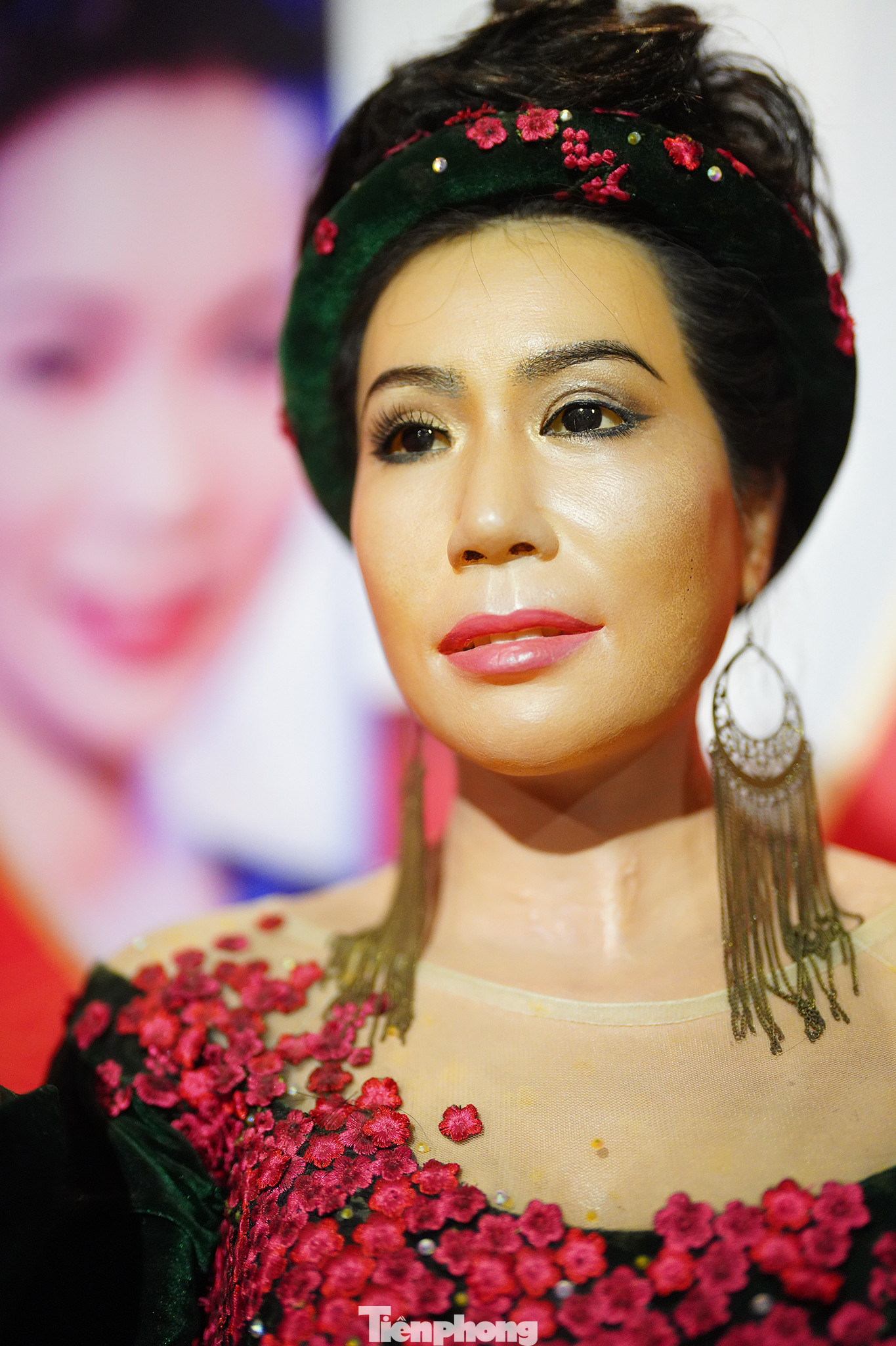 Trịnh Kim Chi là Á hậu 2 cuộc thi Hoa hậu Việt Nam tổ chức vào năm 1994. Cô là người đẹp đầu tiên của cuộc thi này được phong tặng danh hiệu NSND vào năm 2023. Trong ảnh là tượng của Á hậu Trịnh Kim Chi.