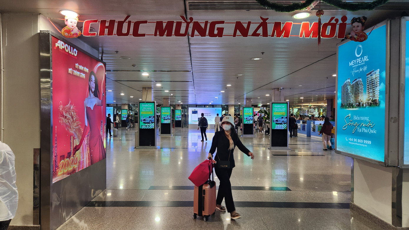 Sắc xuân chào đón hành khách đến với TPHCM. Sắc xuân chào đón hành khách đến với TPHCM.