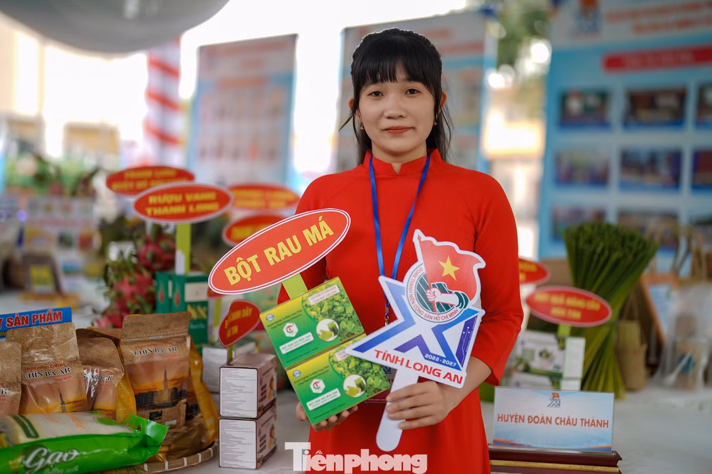 Đại hội Đại biểu Đoàn TNCS Hồ Chí Minh tỉnh Long An lần thứ XI gây ấn tượng mạnh khi trưng bày nhiều sản phẩm, đặc sản của tỉnh Long An.