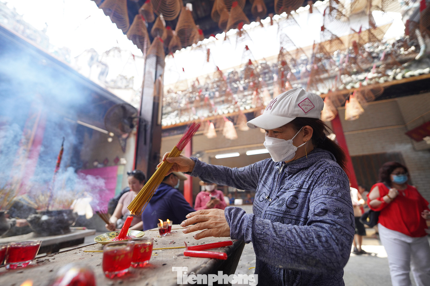 Chùa Bà Thiên Hậu quận 5 được xây dựng vào khoảng năm 1760 (thế kỷ XVIII) do nhóm người Hoa gốc Tuệ Thành góp tiền bạc và công sức. Sau 261 năm tồn tại, trải qua nhiều lần trùng tu, ngôi chùa vẫn giữ được những đường nét độc đáo và được công nhận là Di tích kiến trúc nghệ thuật cấp Quốc gia vào năm 1993.