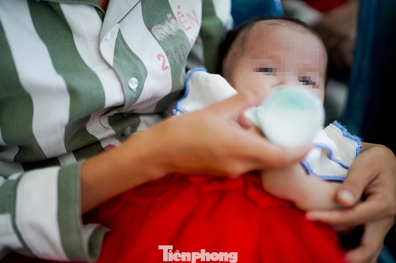 Tại chương trình, BTC trao tặng 50 suất quà cho các phạm nhân có hoàn cảnh khó khăn, rèn luyện, cải tạo tốt; trao tặng 1 tủ sách với 500 đầu sách; tặng quà và học bổng cho các phạm nhân có con nhỏ dưới 36 tháng tuổi theo mẹ vào trại và các phạm nhân mang thai đang chấp hành án.