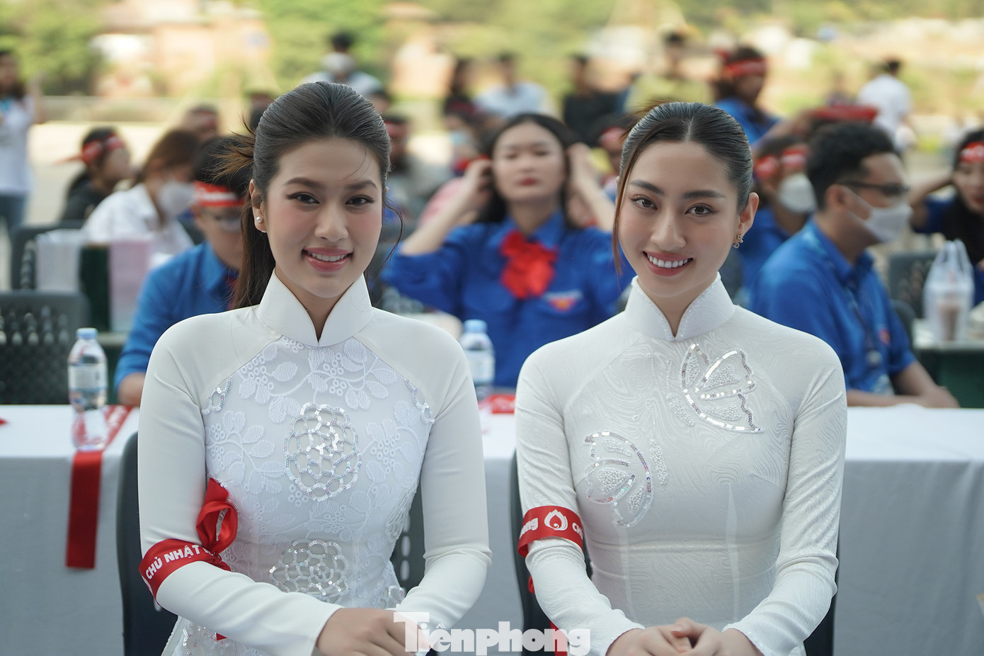 Nét rạng ngời của hai người đẹp trước giờ phát động ngày hội.