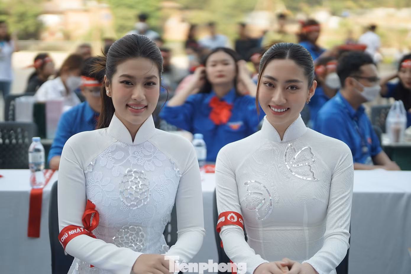 Nét rạng ngời của hai người đẹp trước giờ phát động ngày hội.