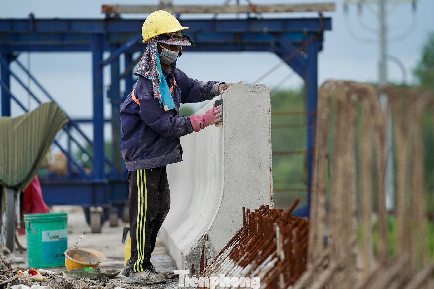 Tuy nhiên, trước khi chấm dứt hợp đồng và ký thanh lý, chuyển giao công trường, các nhà thầu này đều yêu cầu bồi thường thiệt hại do dừng thi công suốt 2-3 năm qua, thậm chí đưa ra trọng tài quốc tế. Do dừng thi công kéo dài, lại ảnh hưởng bởi dịch COVID-19, một số nhà thầu đã rút hết nhân sự, máy móc về nước.