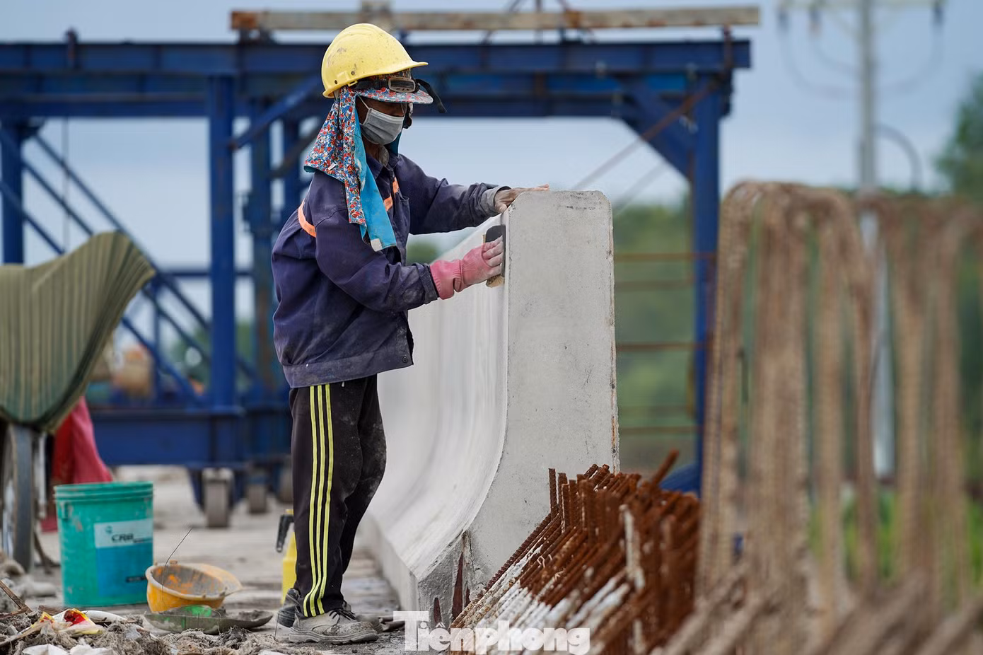 Tuy nhiên, trước khi chấm dứt hợp đồng và ký thanh lý, chuyển giao công trường, các nhà thầu này đều yêu cầu bồi thường thiệt hại do dừng thi công suốt 2-3 năm qua, thậm chí đưa ra trọng tài quốc tế. Do dừng thi công kéo dài, lại ảnh hưởng bởi dịch COVID-19, một số nhà thầu đã rút hết nhân sự, máy móc về nước.