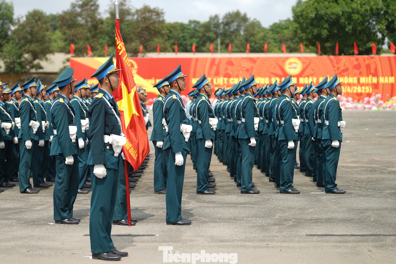 Trải qua từng giai đoạn, từ huấn luyện cơ bản, chuyên sâu, hợp luyện cụm đến tổng hợp luyện, hàng nghìn cán bộ, chiến sĩ luôn thể hiện tinh thần kỷ luật cao độ.
