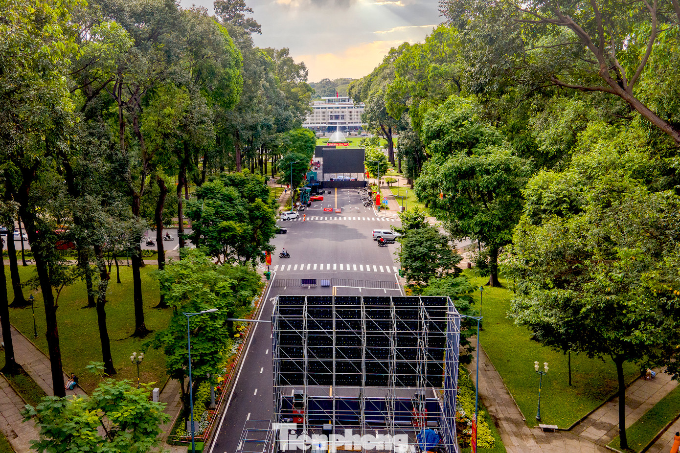 Tối nay, người hâm mộ TPHCM sẽ được trải nghiệm một điểm xem bóng đá hoàn toàn mới. Tối nay, người hâm mộ TPHCM sẽ được trải nghiệm một điểm xem bóng đá hoàn toàn mới.