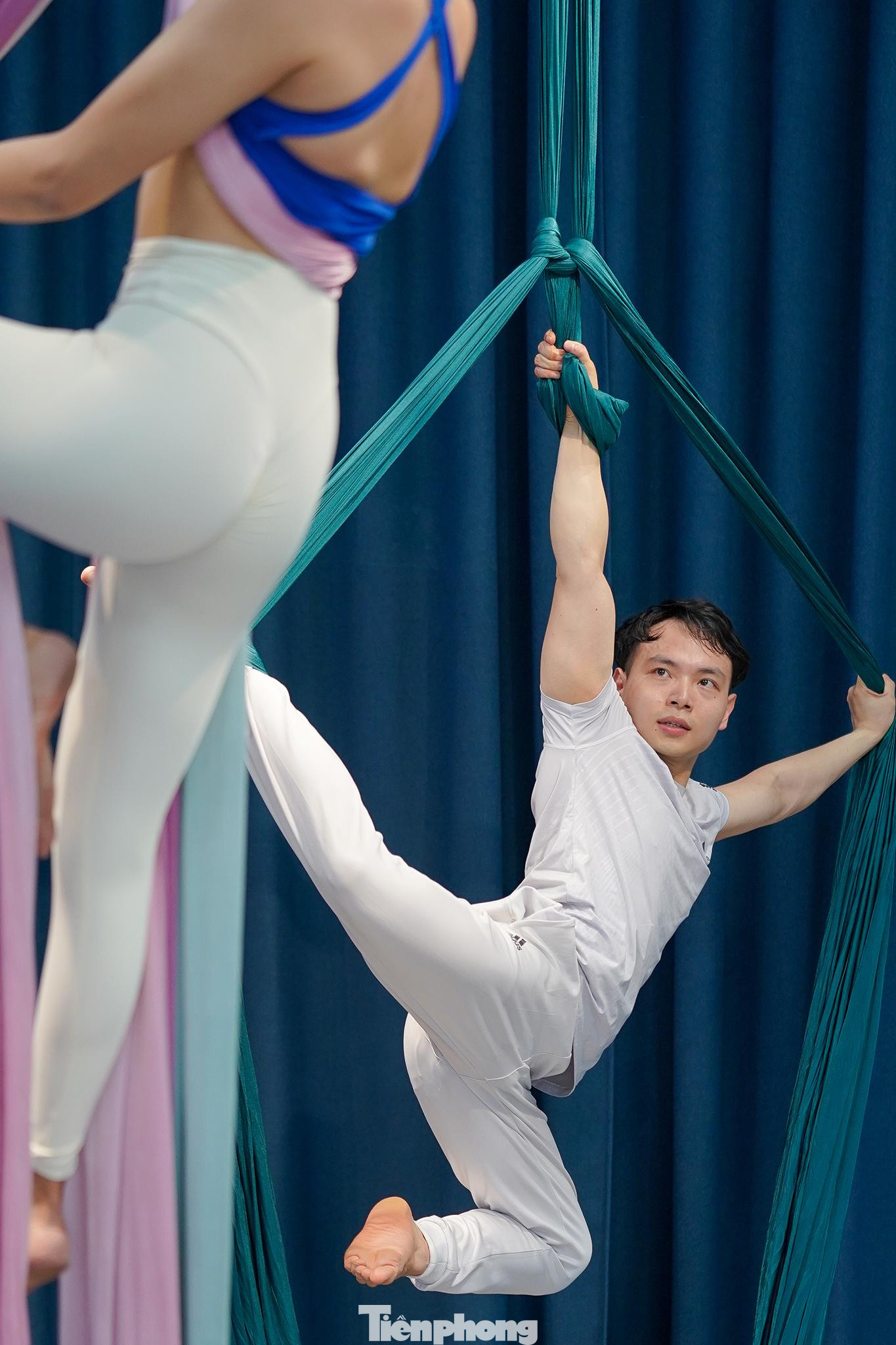 Với những người đã tập yoga truyền thống, việc chuyển sang tập yoga bay sẽ đem đến nhiều hứng khởi. Với những người mới, yoga bay sẽ giúp việc tập luyện các tư thế khó trở nên dễ dàng hơn so với thông thường. Có rất nhiều loại yoga bay với nhịp độ khác nhau để bạn có thể lựa chọn được chương trình tập luyện đúng với sở thích của mình.