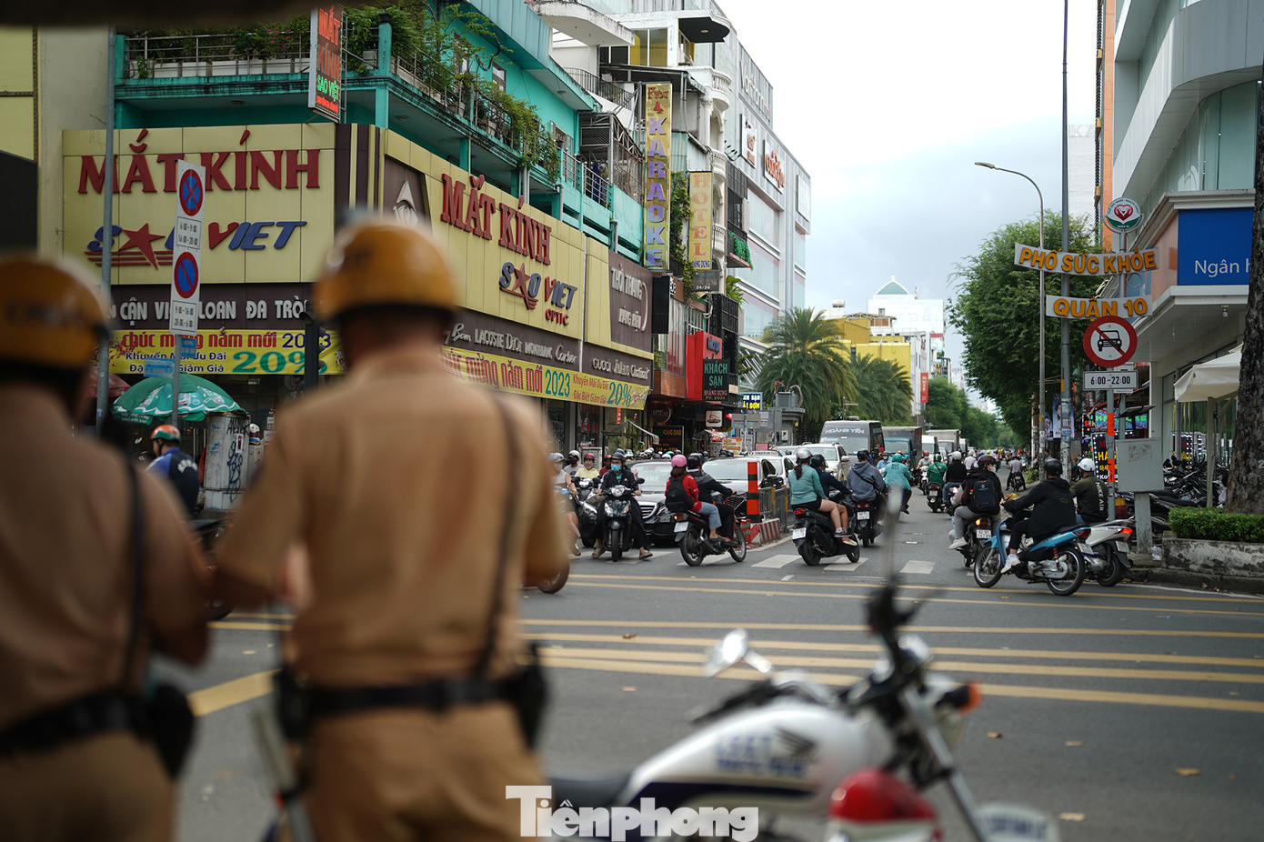 Giai đoạn 2 (từ tháng 11/2023) thực hiện mở rộng ra các khu vực lân cận, bao gồm các tuyến đường: Dương Quang Trung, Thành Thái, đường 3/2, Tô Hiến Thành, đường Trần Thiện Chánh, đường Cao Thắng nối dài và các hẻm nhánh xung quanh. Trong ảnh là nút giao Sư Vạn Hạnh - đường 3/2.