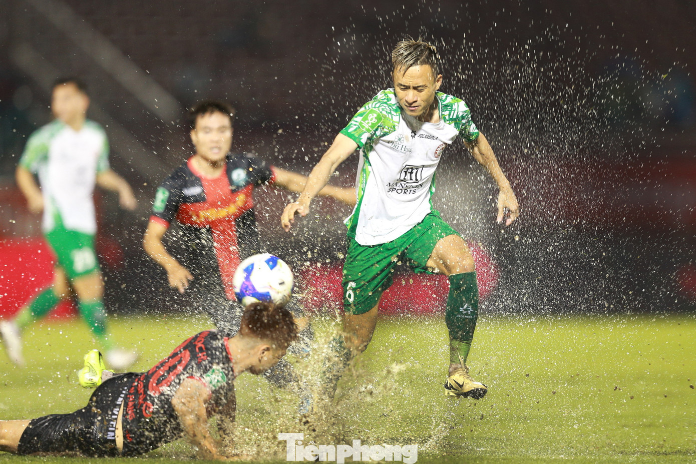 Bên phía CLB TP. HCM, các ngoại binh Matheus Duarte, Erik Sorga và Endrick không được sử dụng theo quy định của cúp QG.