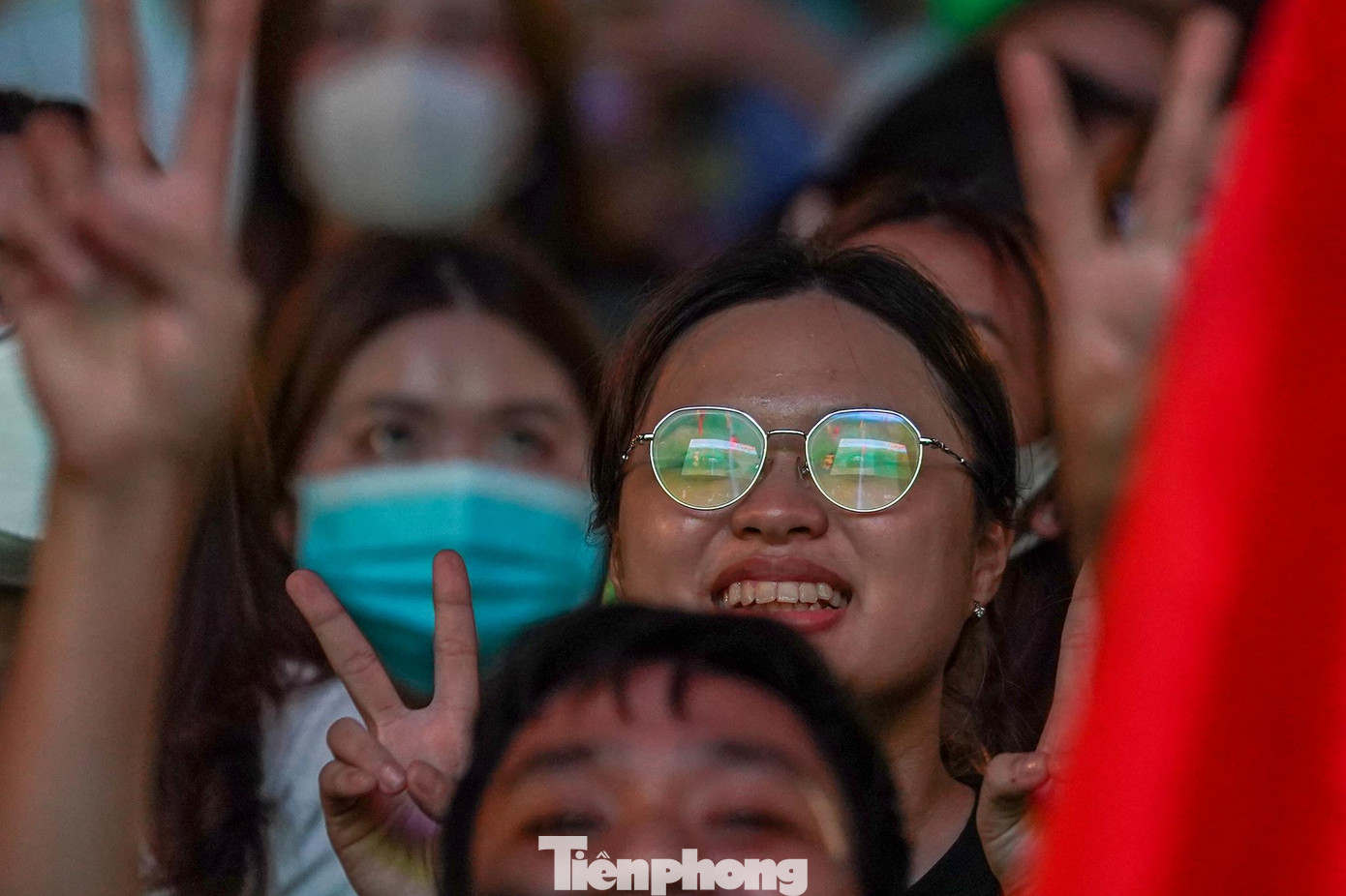 Thế trận những phút cuối chùng xuống khi Malaysia không còn tranh cướp bóng, chấp nhận kết quả, cổ động viên theo dõi cũng thoải mái và hạ nhiệt hơn. Thế trận những phút cuối chùng xuống khi Malaysia không còn tranh cướp bóng, chấp nhận kết quả, cổ động viên theo dõi cũng thoải mái và hạ nhiệt hơn.