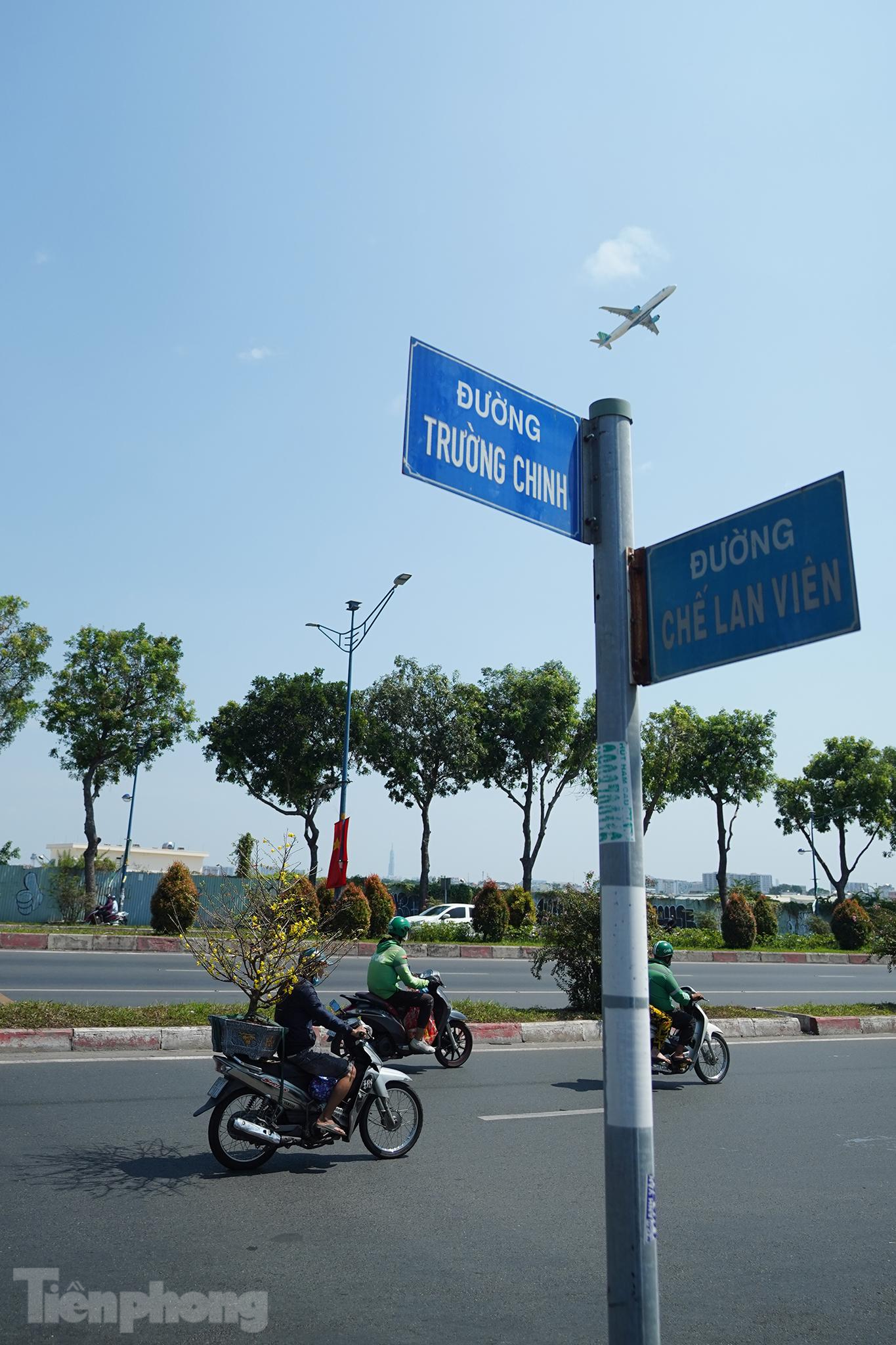 Đường Trường Chinh, đoạn qua Khu công nghiệp Tân Bình vắng vẻ, thông thoáng.