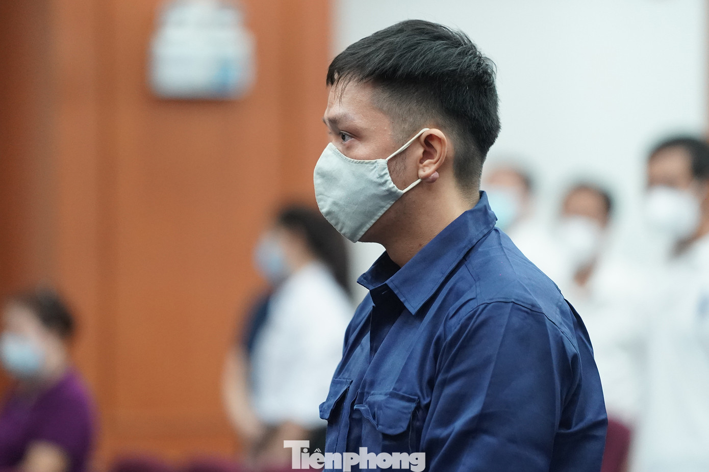 Trước đó, bị cáo Nguyễn Kim Trung Thái bị cấp sơ thẩm tuyên phạt 8 năm tù chung cho 2 tội danh. Bị cáo Thái chấp nhận án phạt. Phía luật sư bảo vệ quyền lợi cho bị hại kháng cáo đổi tội danh của Thái sang tội “Giết người”. Tại phiên tòa phúc thẩm, bị cáo Nguyễn Kim Trung Thái thừa nhận mình biết người tình Nguyễn Võ Quỳnh Trang (SN 1995, quê Gia Lai, bị án sơ thẩm tuyên tử hình chung về tội “Giết người” và “Hành hạ người khác”, bị cáo không kháng cáo) đánh đập, hành hạ con gái riêng của Thái là bé V.A. (8 tuổi).