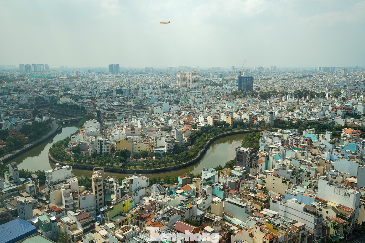 TPHCM có lợi thế chính là những con rạch xuyên tâm đã được hồi sinh sau nhiều năm chịu cảnh hôi thối, ô nhiễm. Trong đó, kênh Nhiêu Lộc - Thị Nghè, có được màu xanh hôm nay đã trải qua quá trình cải tạo quy mô lớn và tốn kém. TPHCM có lợi thế chính là những con rạch xuyên tâm đã được hồi sinh sau nhiều năm chịu cảnh hôi thối, ô nhiễm. Trong đó, kênh Nhiêu Lộc - Thị Nghè, có được màu xanh hôm nay đã trải qua quá trình cải tạo quy mô lớn và tốn kém.