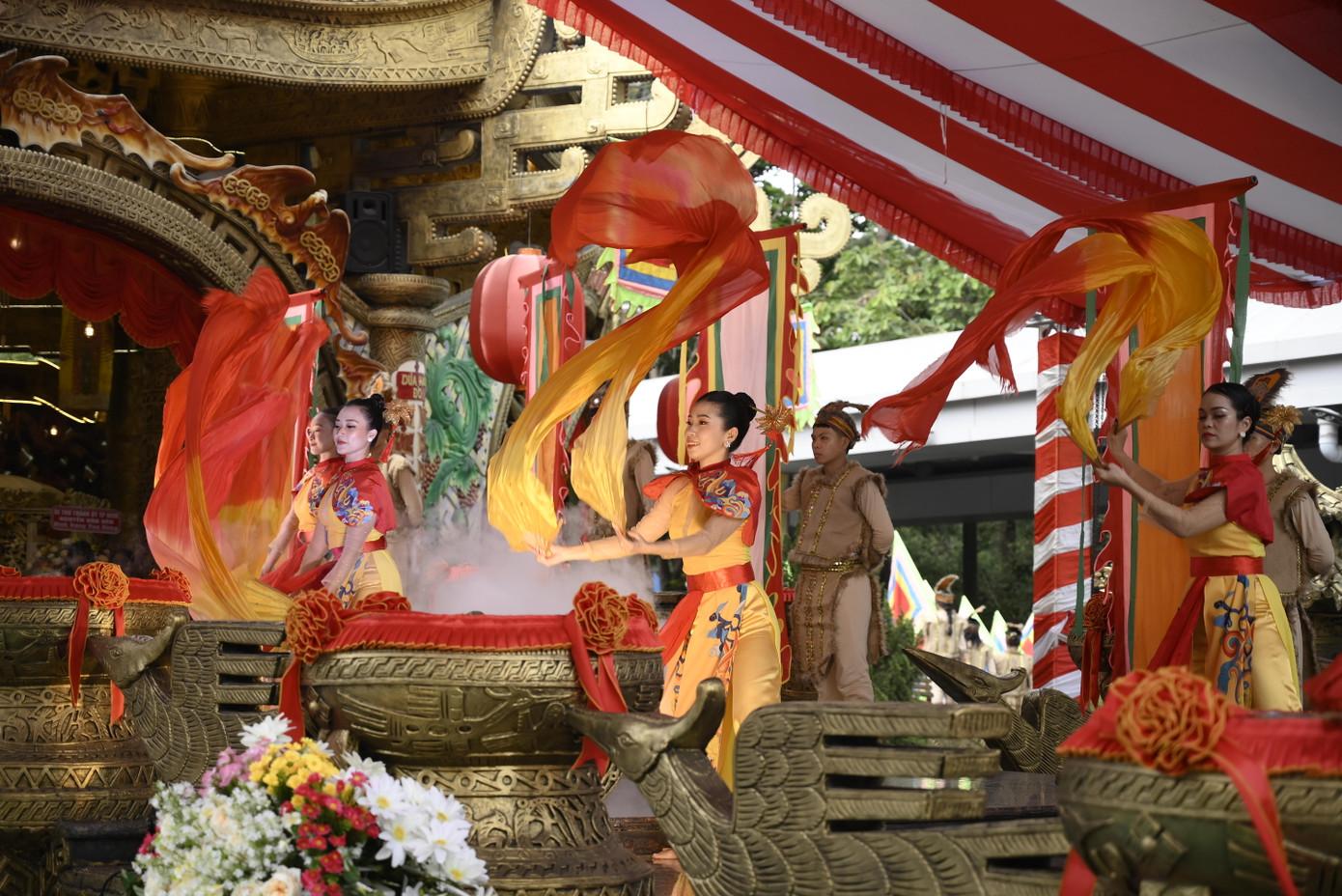 Buổi dâng lễ lên Vua Hùng được thực hiện trang trọng.