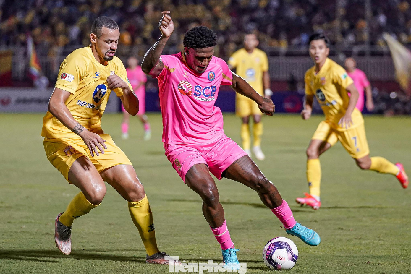 Đá 7 trận chưa biết mùi chiến thắng và đang đứng chót bảng xếp hạng, nên không ngạc nhiên khi chủ nhà Sài Gòn quyết phải giành 3 điểm trong cuộc đối đầu với một đối thủ vừa tầm như Nam Định.