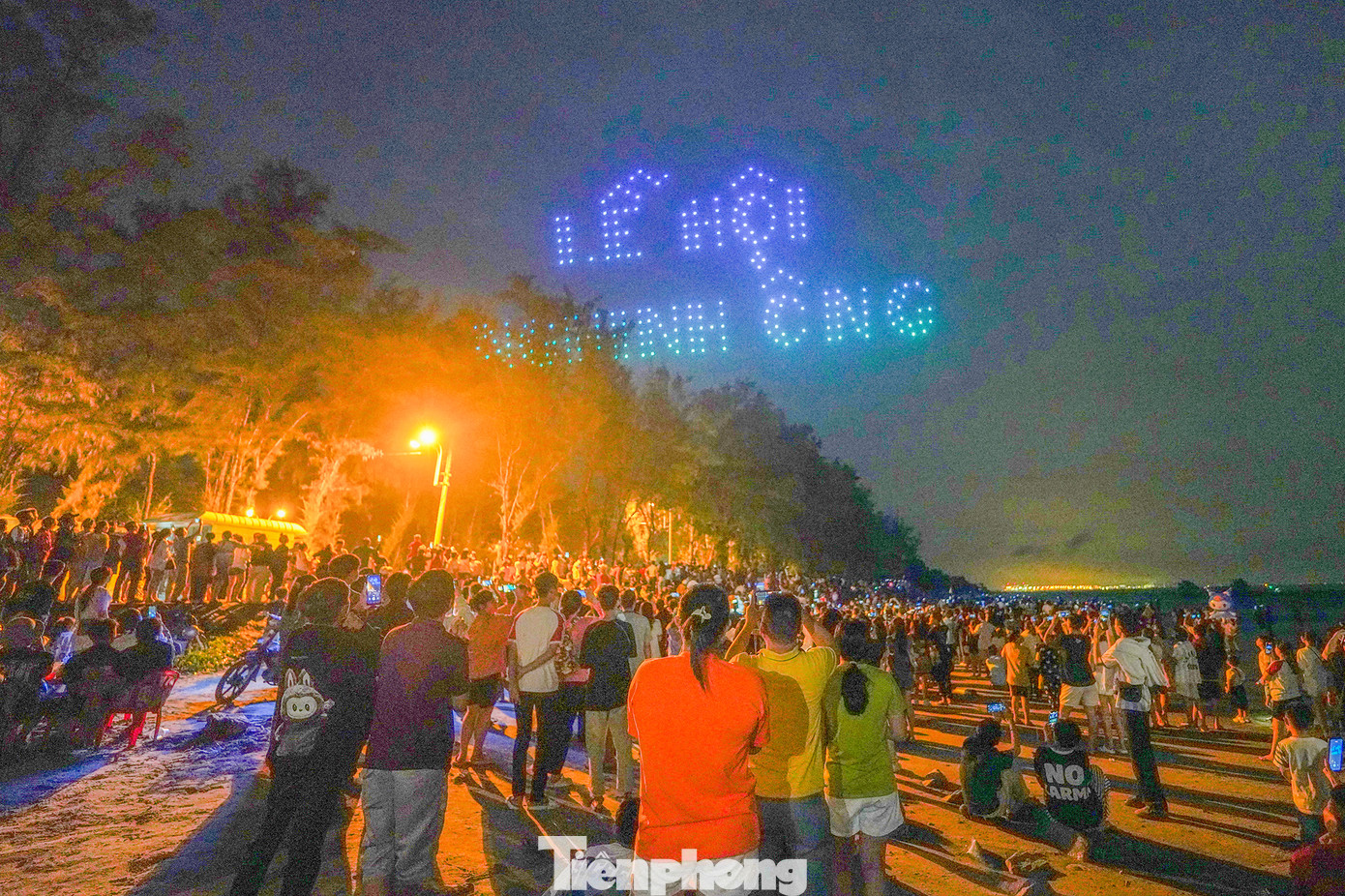 Ông Nguyễn Ngọc Xuân - Phó chủ tịch UBND huyện Cần Giờ, Trưởng ban tổ chức Lễ hội Nghinh Ông Cần Giờ 2024 cho biết, điểm nhấn của lễ hội là phần biểu diễn nghệ thuật ánh sáng với 250 máy bay không người lái để tái hiện những hình ảnh đặc trưng của Lễ hội Nghinh Ông, Lăng Ông Thủy Tướng và hình ảnh về Cần Giờ.