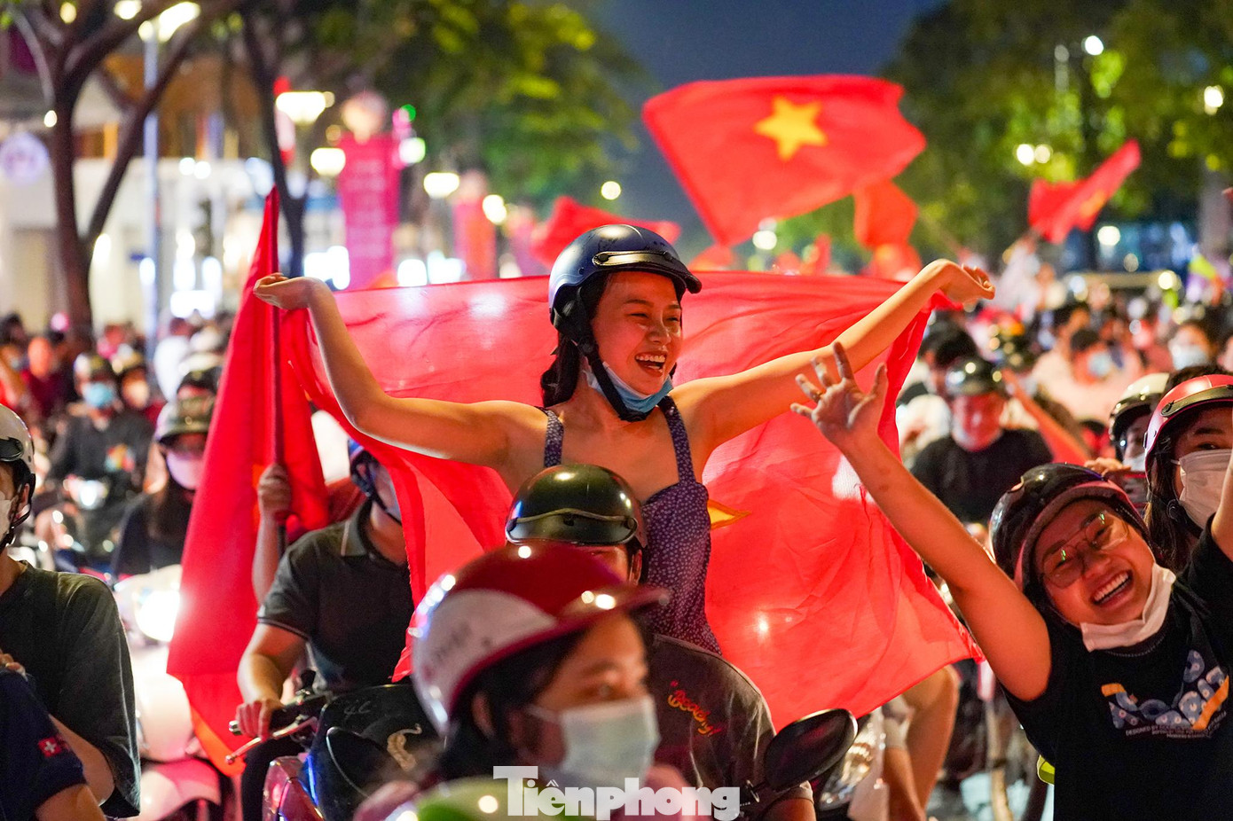 Người dân thành phố đã lâu rồi không có được ngày vui như thế này.