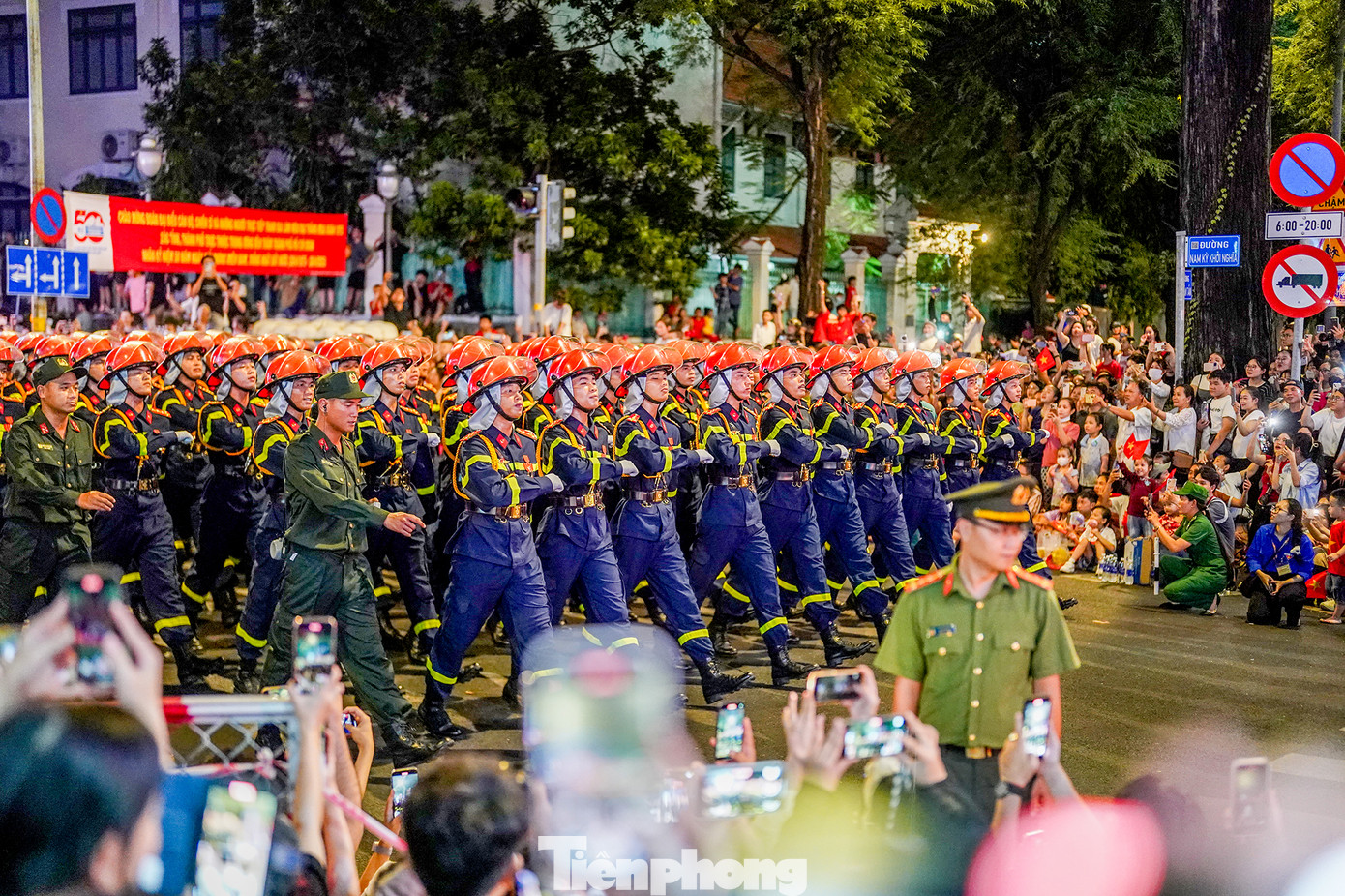 Theo Ban Tổ chức, Lễ diễu binh, diễu hành cấp quốc gia kỷ niệm 50 năm Ngày Giải phóng miền Nam, thống nhất đất nước chính thức diễn ra vào 6h30 ngày 30/4.