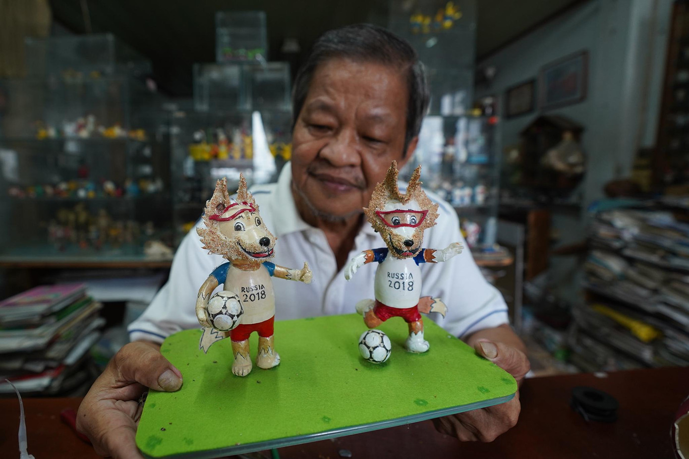 Bộ đôi linh vật sói Zabivaka của kỳ World Cup 2018 tại Nga chính là hai mô hình khiến ông phải suy nghĩ nhiều nhất về chất liệu cũng như cách thể hiện. Đặc biệt hơn, ông bỏ hàng tuần để đi tìm cho được trứng con baba để làm quả bóng vì loại trứng này khá hoàn thiện về độ tròn. Từ quả bóng làm từ trứng baba, ông Tâm phác thảo nên tỉ lệ của linh vật sói Zabivaka.