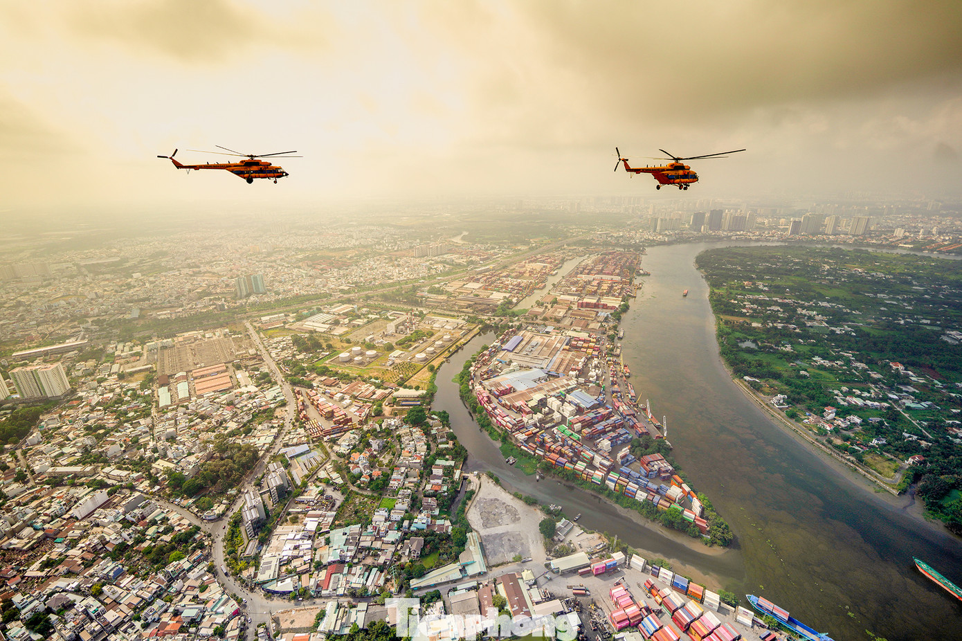 Cảnh sắc tuyệt vời của buổi bay ban sớm.