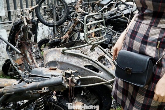 Nhiều tài sản có giá trị bị thiêu rụi, khủng khiếp hơn là 13 cư dân thiệt mạng do ngạt khói. Nhiều tài sản có giá trị bị thiêu rụi, khủng khiếp hơn là 13 cư dân thiệt mạng do ngạt khói.