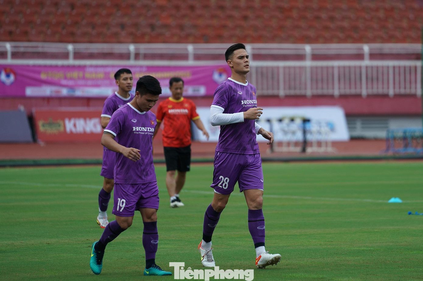 Adriano Schmidt là cầu thủ Việt kiều (có tên là Bùi Đức Duy) được HLV Park Hang-seo gọi lên đội tuyển trong đợt hội quân lần này. Ông đánh giá cao về sự hòa nhập của hậu vệ câu lạc bộ Bình Định.