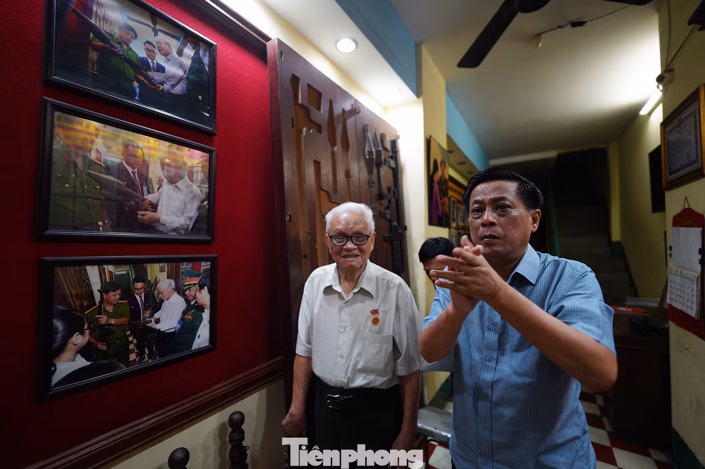 Trong những ngày trước Quốc tang, bà con ở hẻm căn cứ đều nhắc lại kỷ niệm được gặp Tổng Bí thư Nguyễn Phú Trọng 6 năm trước. "Hôm đó, khi thấy bác xuống xe, người dân đồng loạt vỗ tay chào mừng bác", ông Bình kể lại.