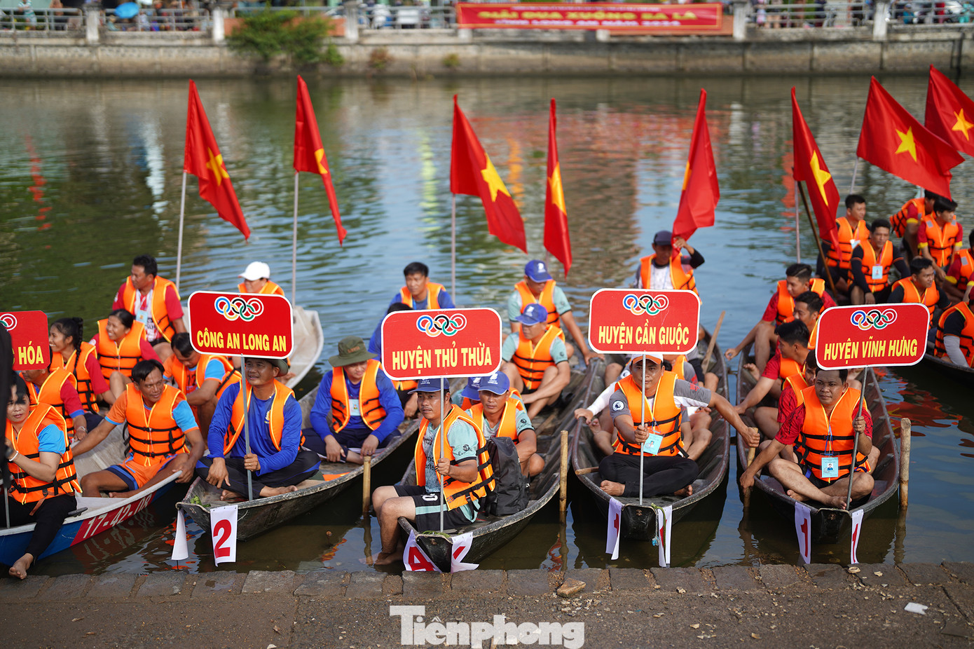 Giải đua xuồng ba lá lần thứ I là hoạt động kỷ niệm 49 năm ngày giải phóng miền Nam, thống nhất đất nước (30/4/1975 - 30/4/2024) và 138 năm ngày Quốc tế Lao động 1/5 (1/5/1886 - 1/5/2024).