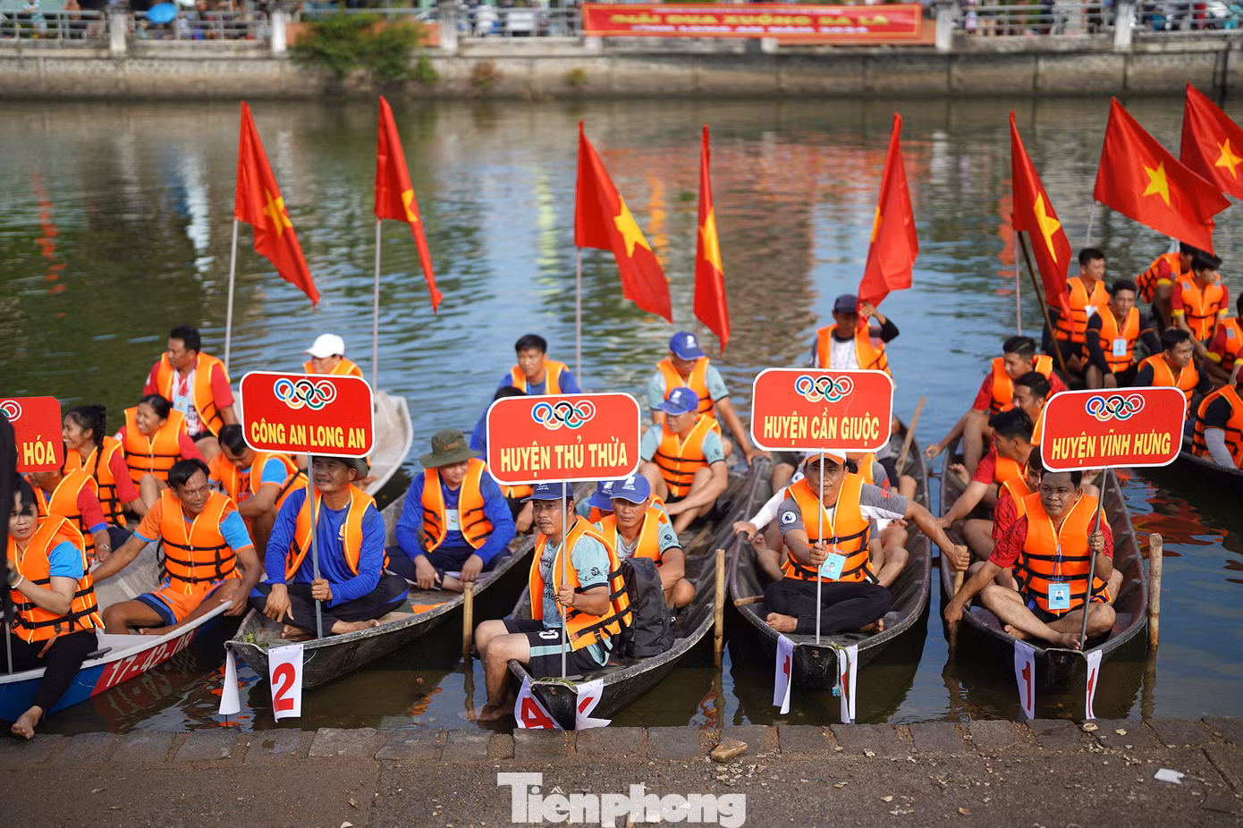 Giải đua xuồng ba lá lần thứ I là hoạt động kỷ niệm 49 năm ngày giải phóng miền Nam, thống nhất đất nước (30/4/1975 - 30/4/2024) và 138 năm ngày Quốc tế Lao động 1/5 (1/5/1886 - 1/5/2024).
