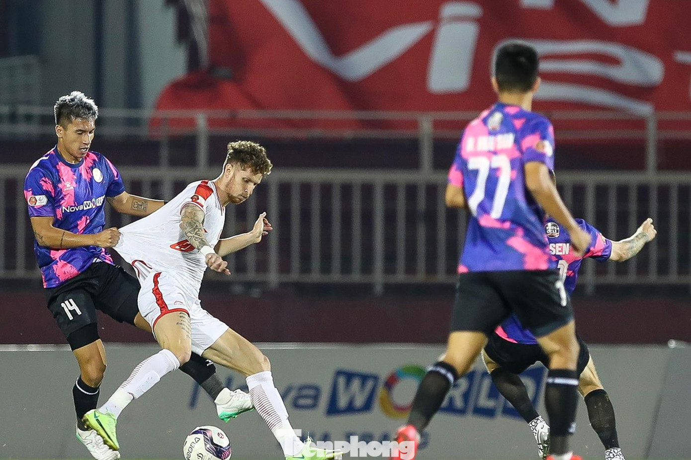 Tại vòng 19 V-League 2022, khán giả sẽ có dịp chứng kiến màn so tài của hai đội bóng Sài Gòn vsViettel trên sân Thống Nhất. Đây là trận đấu mà phía đội bóng chủ nhà đang bị đánh giá thấp hơn hẳn so với các vị khách tới từ Hà Nội. Tại vòng 19 V-League 2022, khán giả sẽ có dịp chứng kiến màn so tài của hai đội bóng Sài Gòn vsViettel trên sân Thống Nhất. Đây là trận đấu mà phía đội bóng chủ nhà đang bị đánh giá thấp hơn hẳn so với các vị khách tới từ Hà Nội.