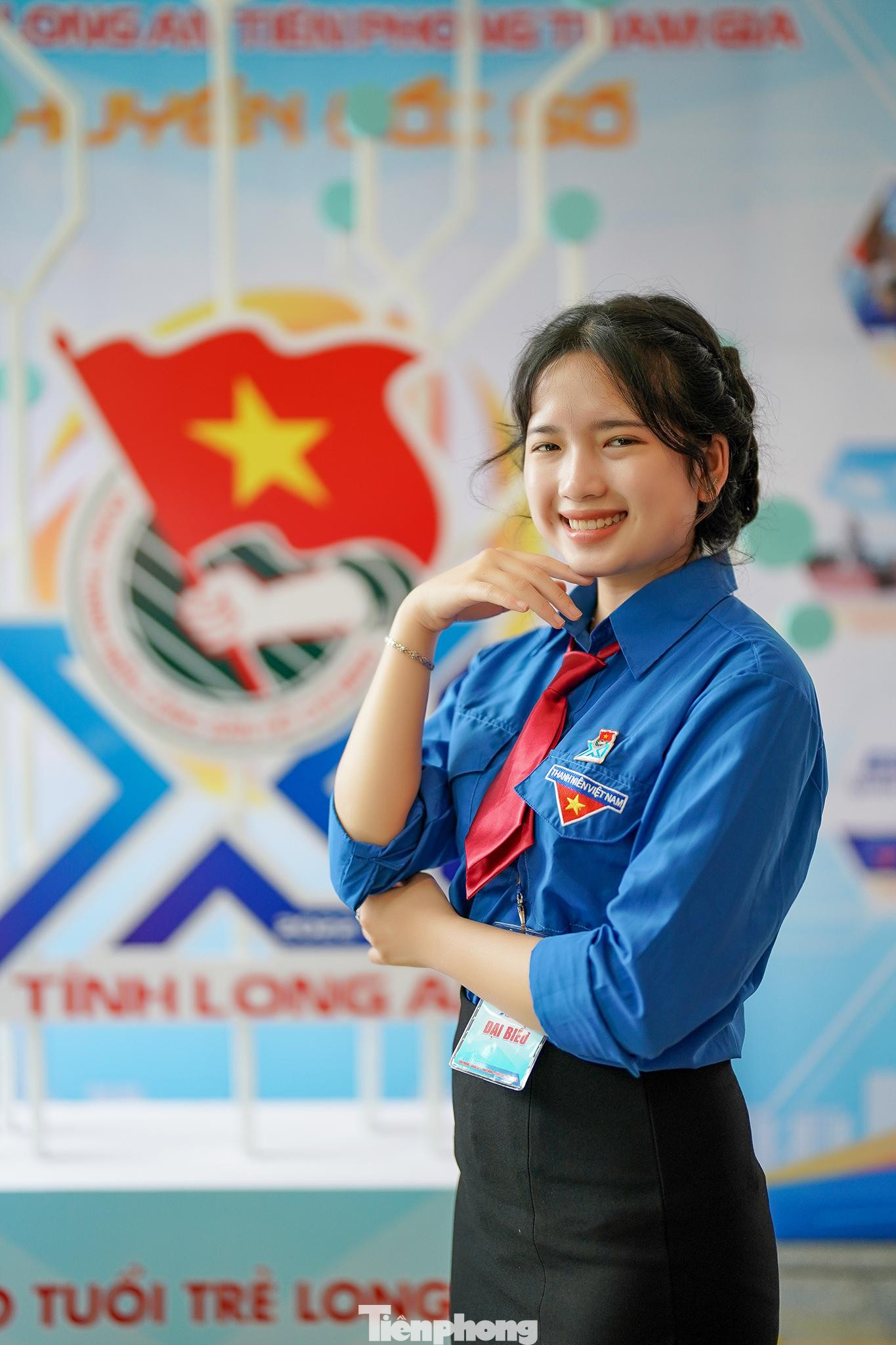 Là học sinh của lớp 12 chuyên Văn trường THPT Chuyên Long An, cô gái sinh năm 2005 có thành tích học tập đáng nể, từng đạt giải khuyến khích cuộc thi chọn học sinh giỏi quốc gia THPT 2021-2022. Là học sinh của lớp 12 chuyên Văn trường THPT Chuyên Long An, cô gái sinh năm 2005 có thành tích học tập đáng nể, từng đạt giải khuyến khích cuộc thi chọn học sinh giỏi quốc gia THPT 2021-2022.