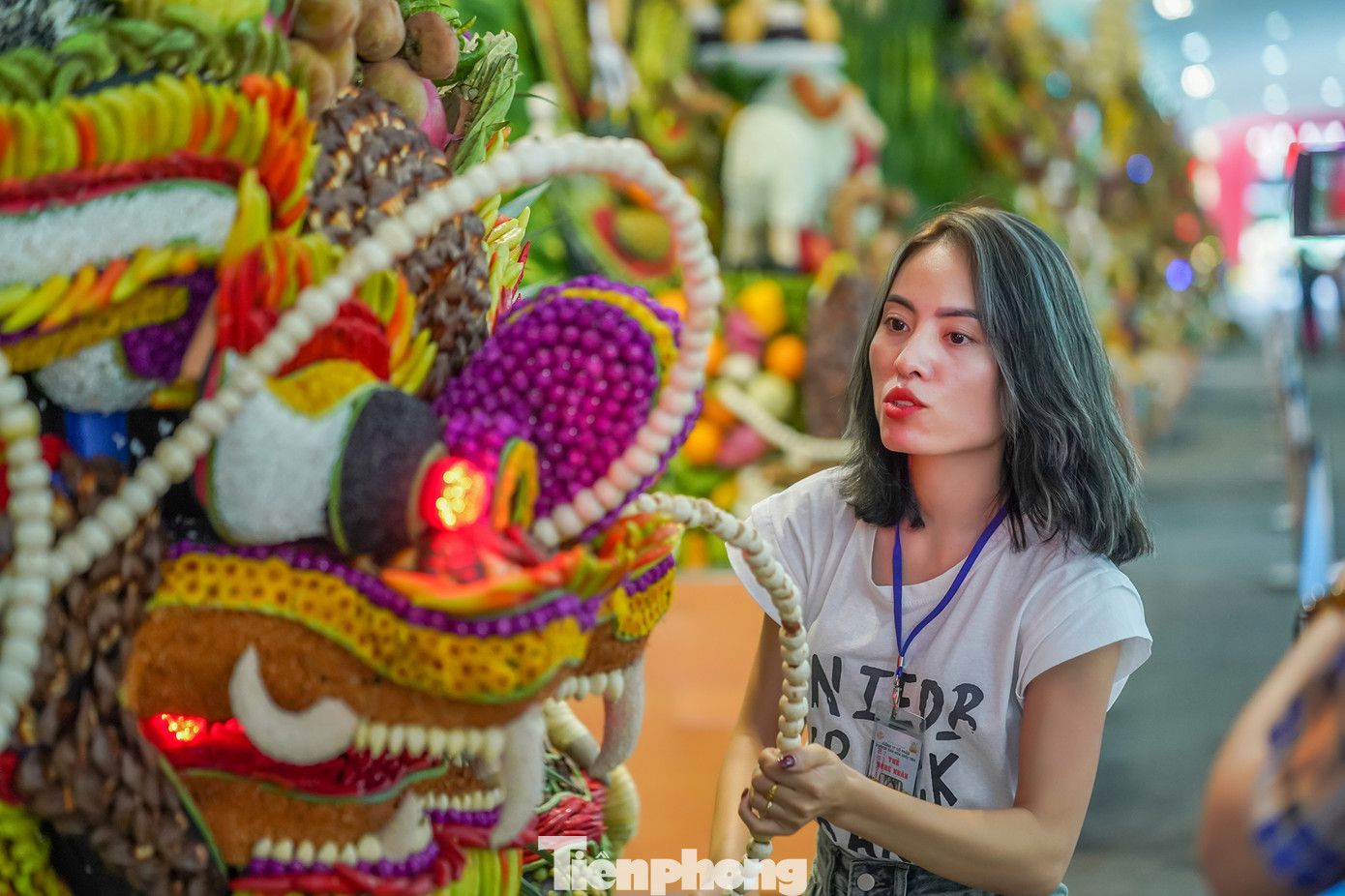 Năm nay, ngoài các nghệ nhân đến từ TPHCM, Bình Dương, Đồng Nai, Bến Tre, An Giang, hội thi còn chào đón các nghệ nhân đến từ những tỉnh rất xa về tham dự: nghệ nhân Nguyễn Thị Nhung đến từ thủ đô Hà Nội. Nghệ nhân năm nay phần lớn là thế hệ trẻ, thuộc lớp con, cháu nối nghiệp cha ông.