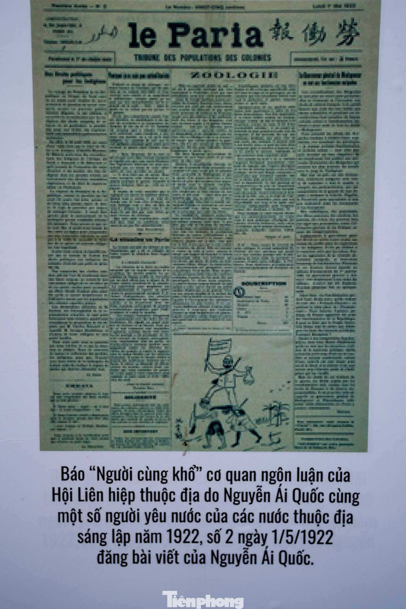 Hình ảnh số 2, báo "Người cùng khổ" trưng bày tại hội nghị. Sau khi không còn ở Pháp, Bác vẫn tiếp tục viết và gửi bài cho nhiều tờ báo, trong đó có cả tờ “Người cùng khổ” mà Người đã nhiều năm viết không hề có nhuận bút. Nguyễn Ái Quốc đã phải vượt qua biết bao khó khăn, thử thách, trước hết là về trụ sở, về tài chính và về các mối liên lạc. Nhiều khi Người phải tự xoay xở, phải làm thêm cho Tạp chí Robinhit, Hãng Thông tấn Rosta và dịch thuật… để giúp đỡ một phần tài chính cho nhiệm vụ Quốc tế Cộng sản giao. Hình ảnh số 2, báo "Người cùng khổ" trưng bày tại hội nghị. Sau khi không còn ở Pháp, Bác vẫn tiếp tục viết và gửi bài cho nhiều tờ báo, trong đó có cả tờ “Người cùng khổ” mà Người đã nhiều năm viết không hề có nhuận bút. Nguyễn Ái Quốc đã phải vượt qua biết bao khó khăn, thử thách, trước hết là về trụ sở, về tài chính và về các mối liên lạc. Nhiều khi Người phải tự xoay xở, phải làm thêm cho Tạp chí Robinhit, Hãng Thông tấn Rosta và dịch thuật… để giúp đỡ một phần tài chính cho nhiệm vụ Quốc tế Cộng sản giao.