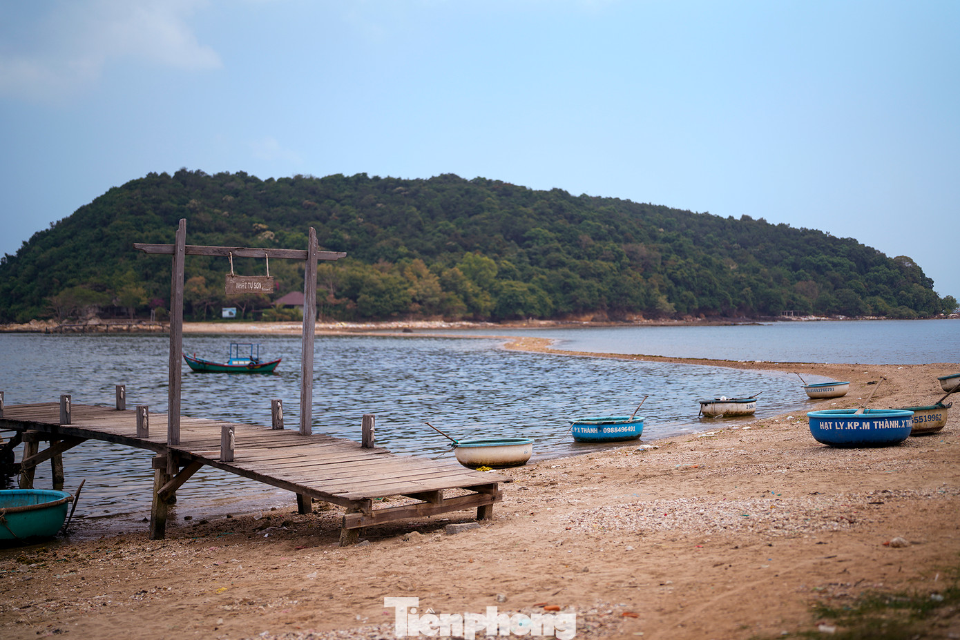 Một góc bình yên đảo Nhất Tự Sơn.