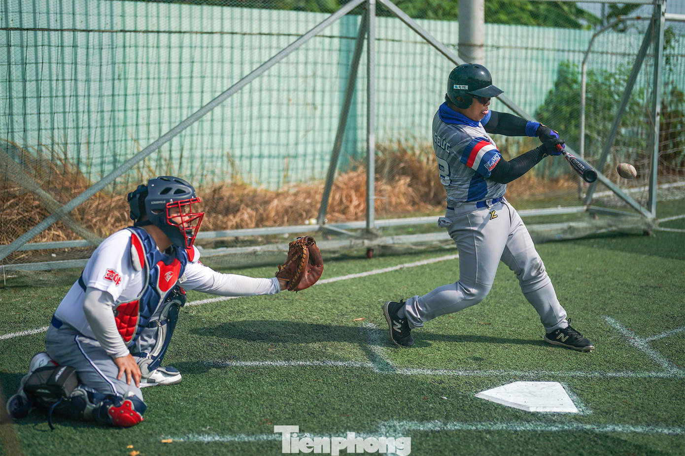 Đội trưởng Trung Đức công việc chính chuyên về lĩnh vực y khoa, đầu tư một số dự án ở các bệnh viện. "Hôm nay, đội em đấu giải do Hội thể thao Hàn Quốc ở TPHCM tổ chức. Hiện tại, Liên đoàn Bóng chày bóng mềm Việt Nam mỗi năm chỉ tổ chức 1 giải VĐQG nên sân chơi ở các địa phương chưa nhiều...", Đức chia sẻ.