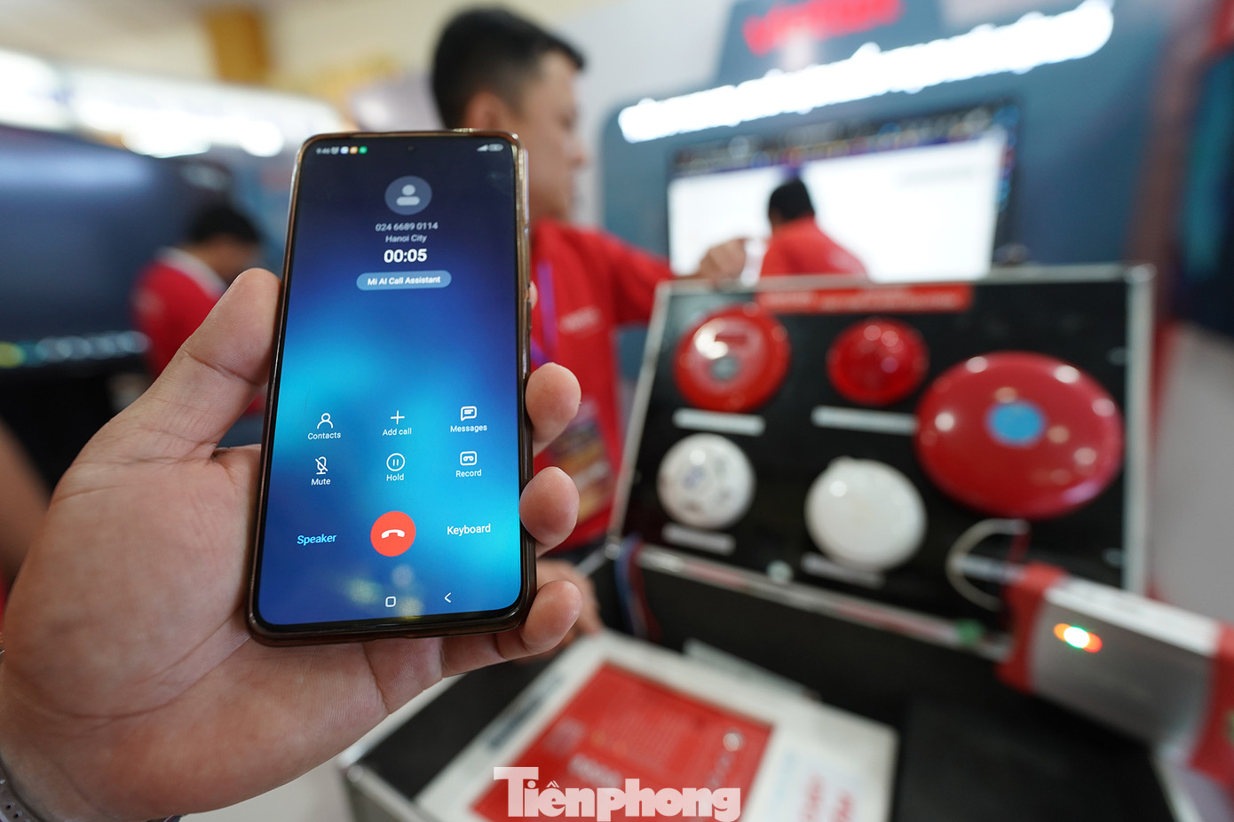 Sau đó 3 giây, hệ thống sẽ gọi cảnh báo cho chủ nhà.