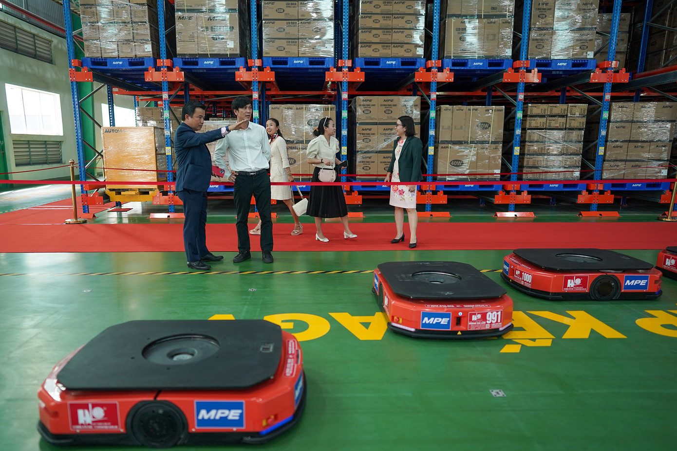 Theo ông Hồ Uyên Nhân, toàn bộ dây chuyền đảm bảo tránh các sai sót có thể xảy ra do yếu tố con người, đem đến môi trường làm việc hiện đại, tối ưu hiệu suất, an toàn tuyệt đối cho người lao động. Linde AI Robotics rất thông minh khi xác định và chọn đường di chuyển ngắn nhất. Hiệu suất làm việc của hệ 1 xe nâng Linde AI Robotics tương đương với công suất của 10 người làm việc.